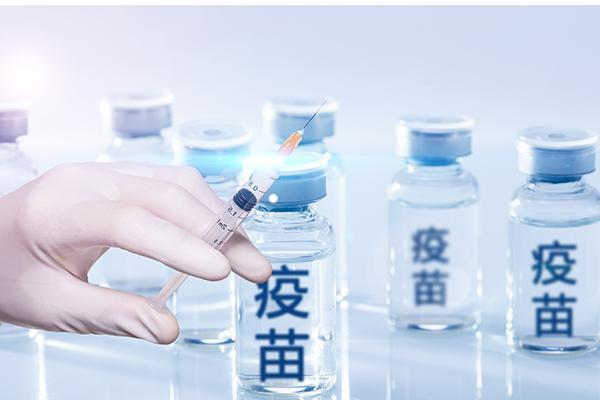 我國新冠疫苗累計接種近24億劑次，專(zhuān)家回應熱點(diǎn)問(wèn)題